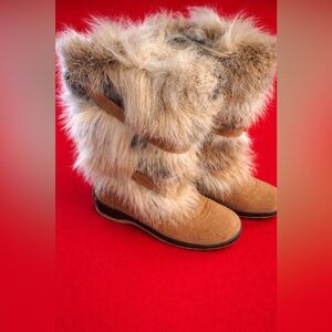 Parjar dyed Fox fur boots with straps & sheepskin. Size 10 woman.